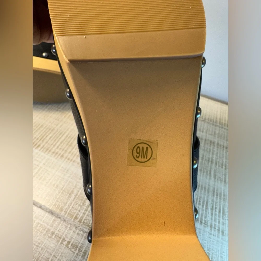 Beach by Matisse Black Clogs with Silver Studs Tan Bottom Size 9 - Picture 10 of 13